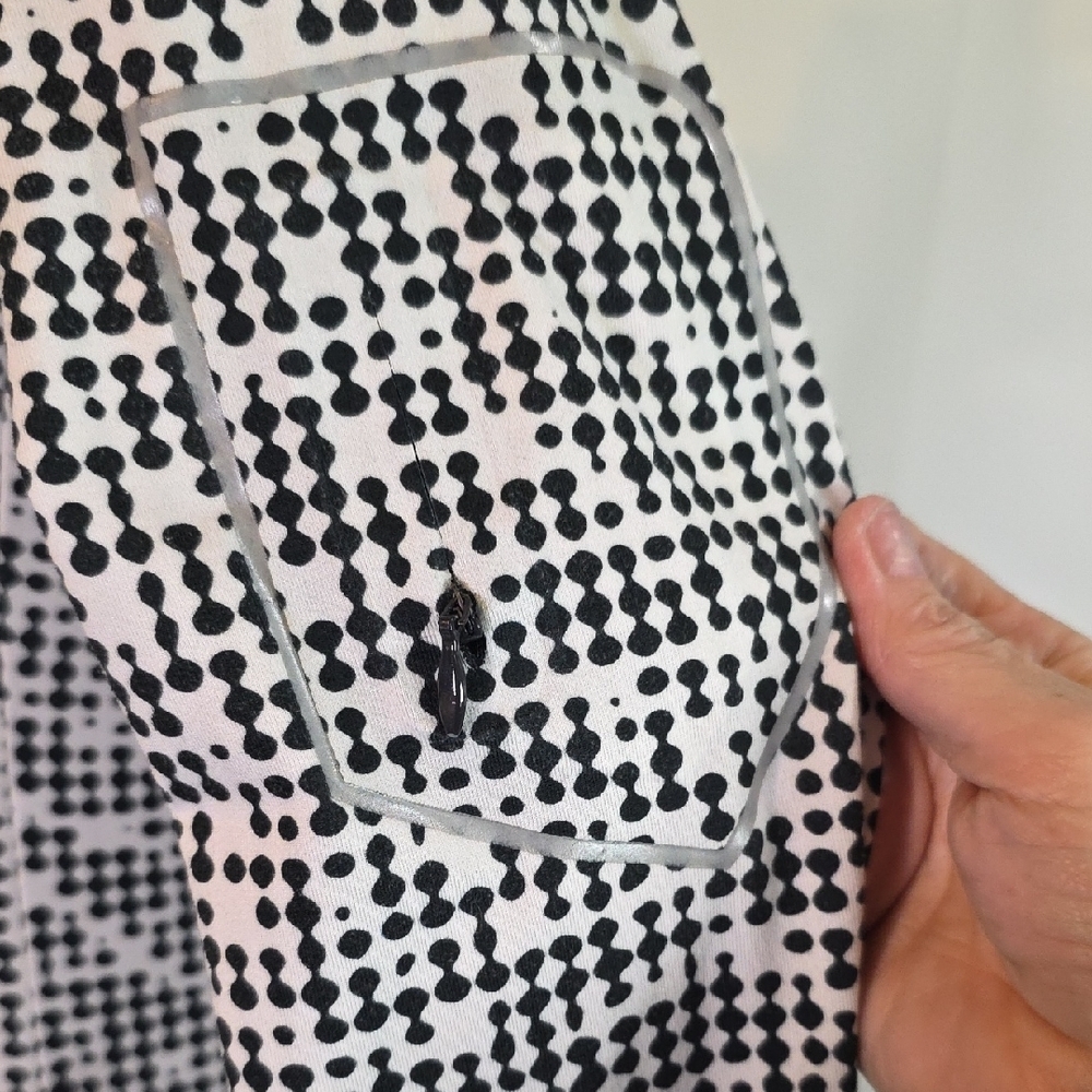 Under Armour‎ Black and White Long Sleeve Top - Picture 5 of 5